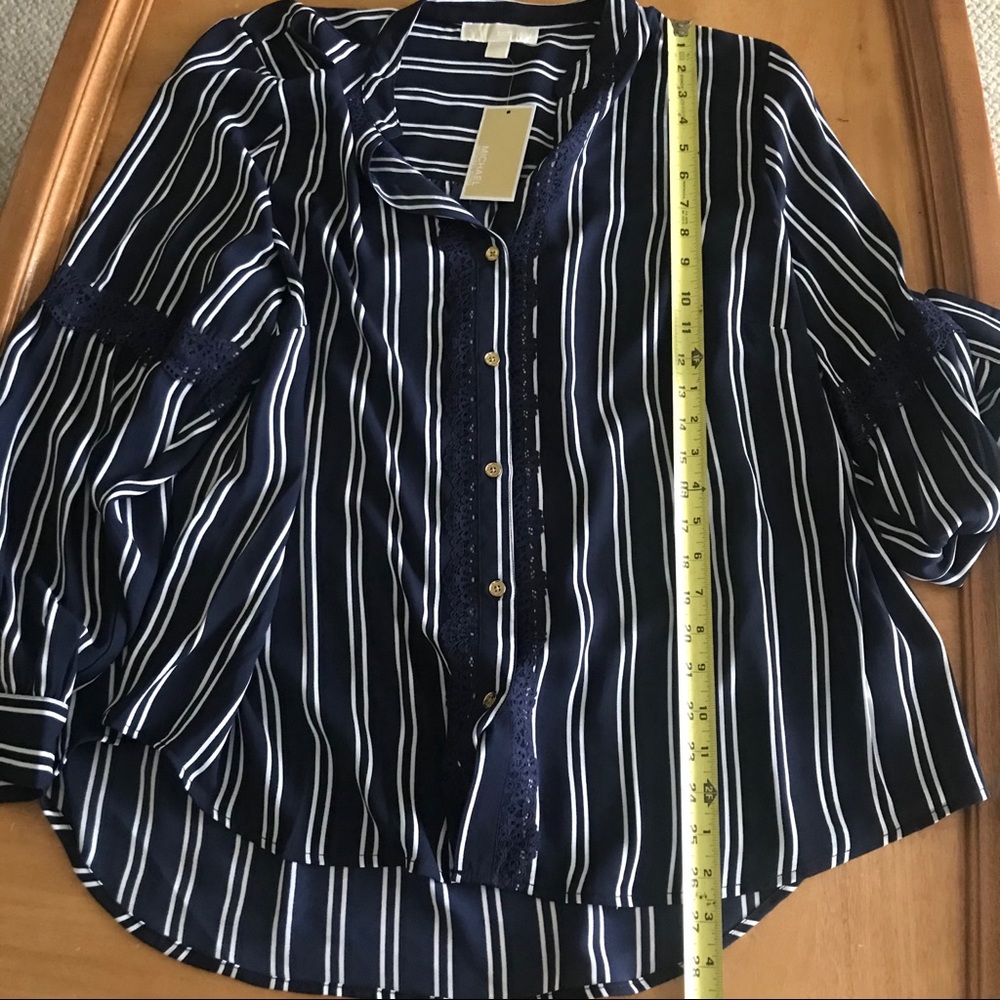 Michael Kors NWT Size 2X Navy Pinstriped Top - Picture 9 of 11